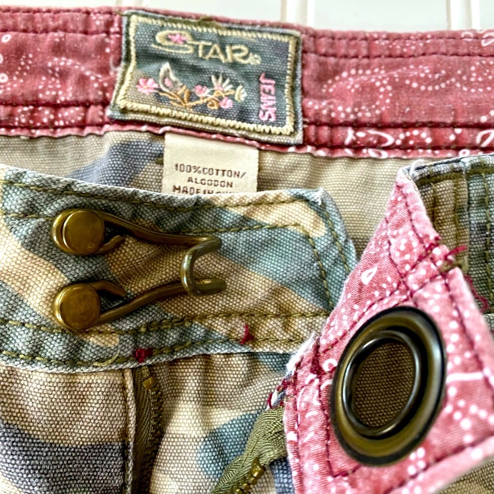 90’s Baggy Camo Pants - Picture 5 of 15